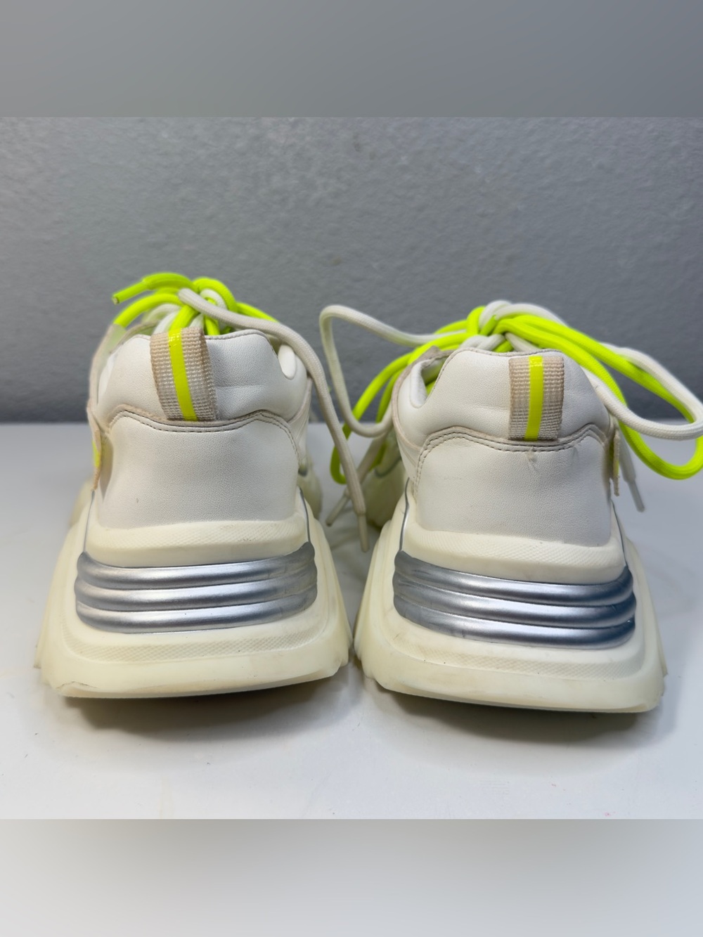 STEVE MADDEN POWER Sneakers White 7.5 M Neon Yellow/green trim 2 laces - Picture 5 of 8